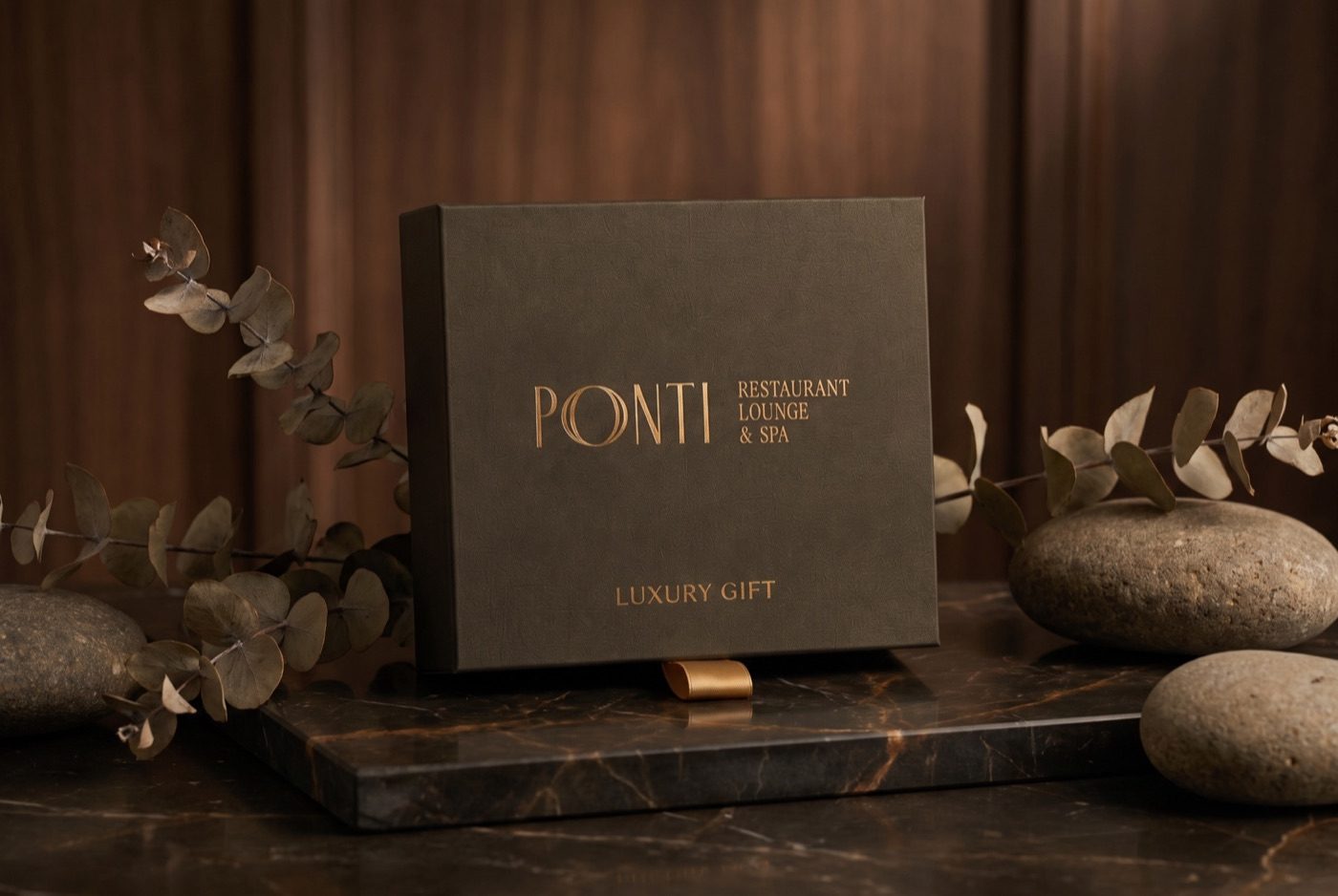 Pudełko Luxury Gift vouchera PONTI ze złotym tłoczeniem