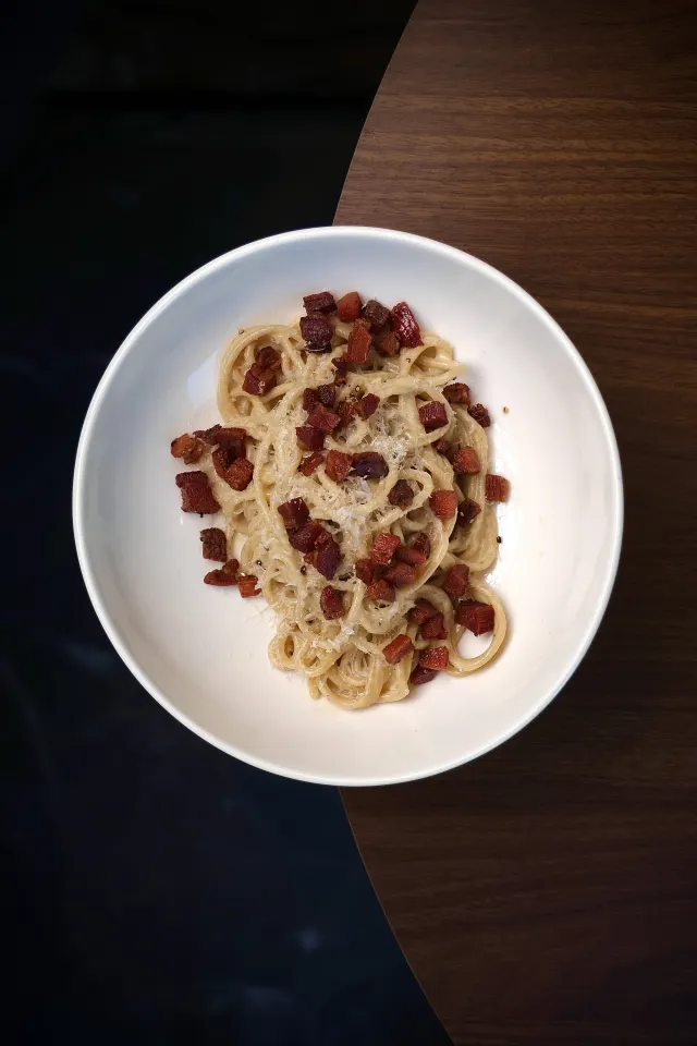 Spaghetti z guanciale i żółtkiem